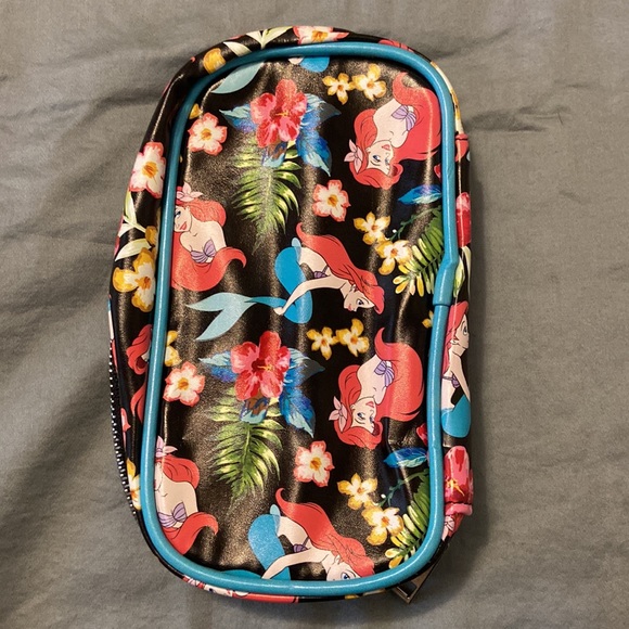 NEW Loungefly Disney Ariel Makeup Brushes Travel - Picture 2 of 4